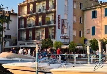 Ambra - The Only Lakeside In Hotel 3*